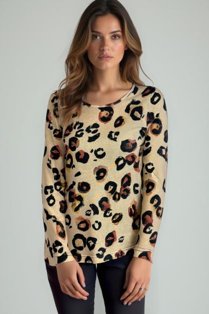 BENACO - Warm winter hand-knit viscose sweater, with a crew neck and animal print for a modern and feminine look.