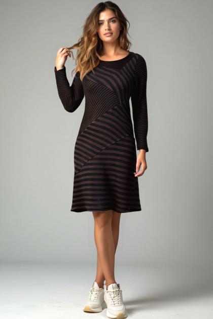 BENACO - Warm dress with harmonious stripes